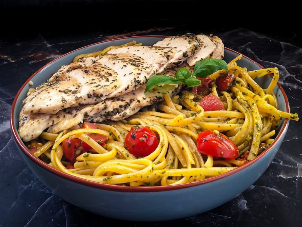 Linguine met Spinaziepesto en Italiaanse Kipfilets